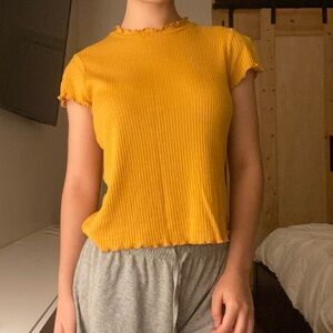 Evolutionary Ribbed Lettuce Edge Top